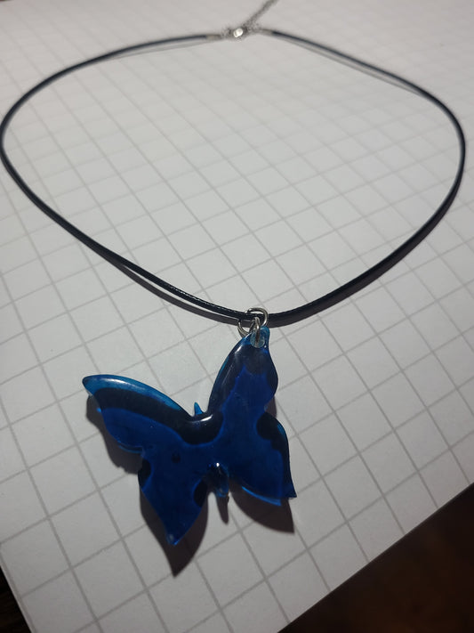 Collier Papillon Bleu en Résine